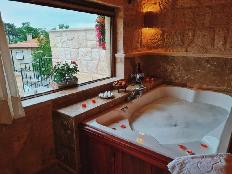 Özel Teraslı ve Jakuzili King Suit